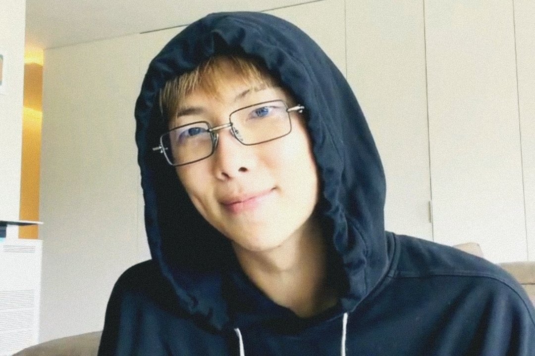 aremm912's tweet photo. 김남준 생축
12시 지났지만 그래도 https://t.co/THqWVtdDVu
