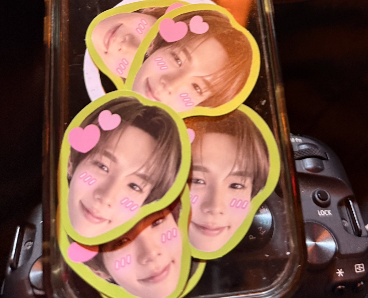 2yg5v's tweet photo. 오늘 많이보고 많이 찍고 남자가 닭발 먹으라해서 집와서 닭발 먹음ㅋㅋㅋㅋ
내일도 남자들보러가야지 https://t.co/v1XlOCgV7W