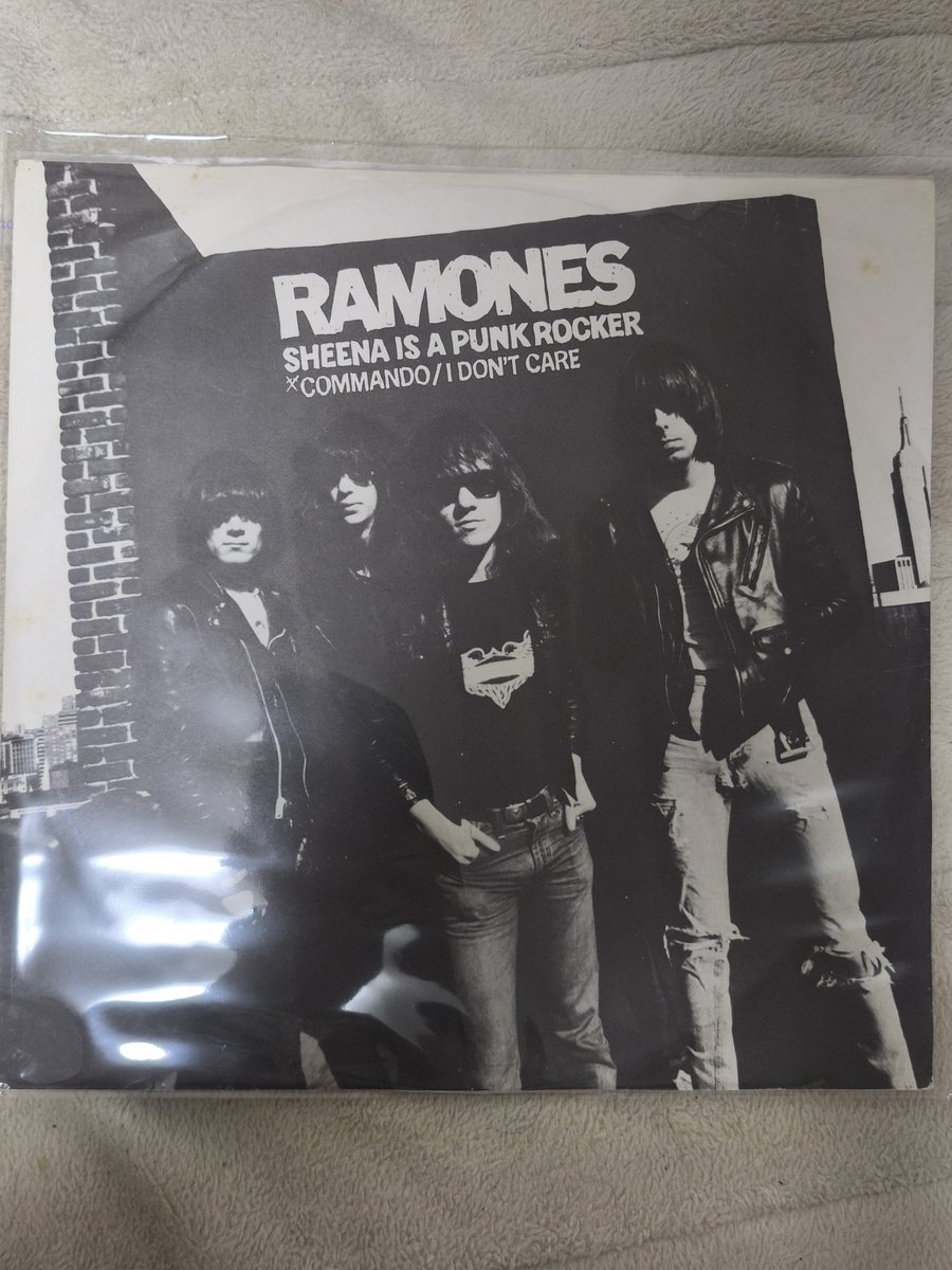 damned73's tweet photo. UK盤、12インチ。
かっちょE。 https://t.co/YMTlErzgHD