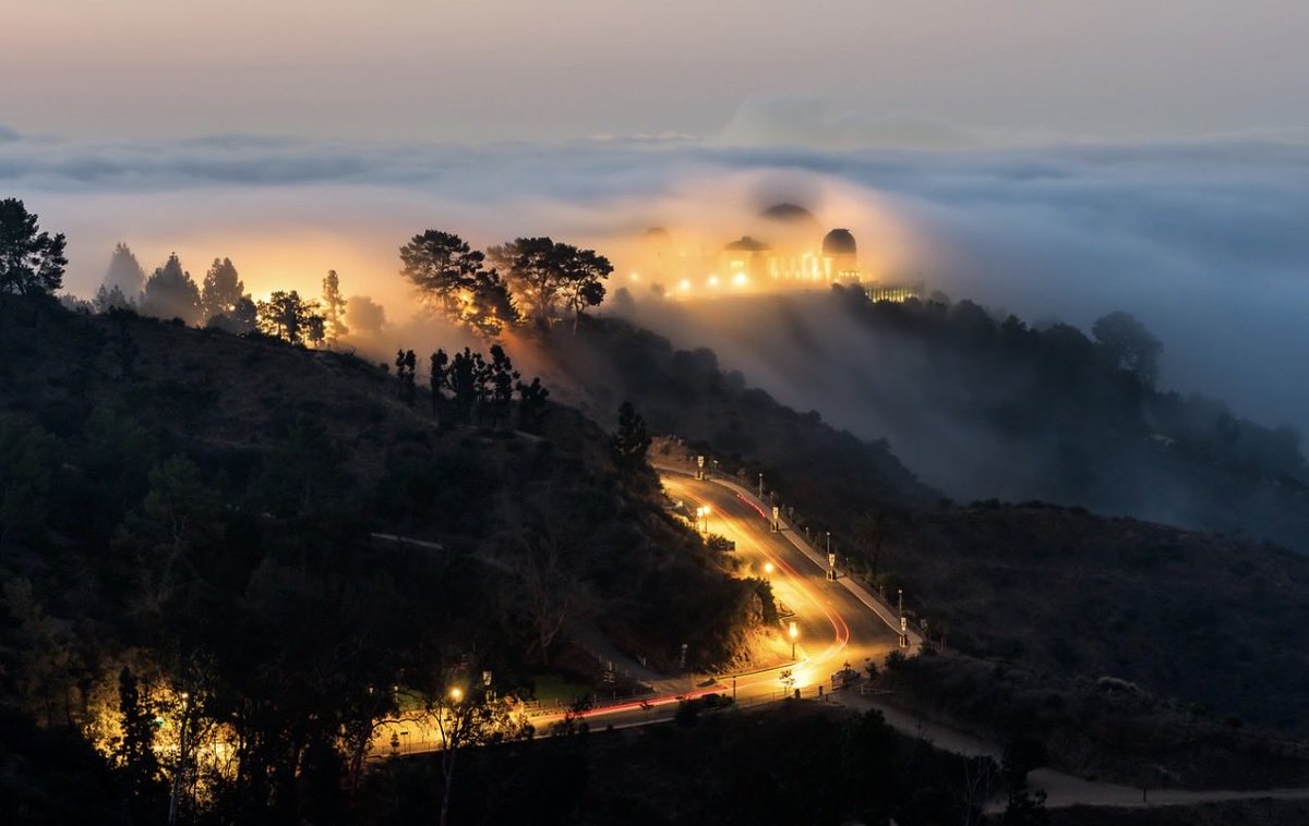 bay_photography's tweet photo. Griffith observatory as the marine layer rolls in over the Hollywood Hills.

Do you prefer the zoom or the wider version? https://t.co/HvL85K92yk