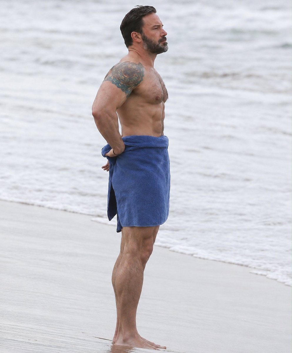 praiseleven's tweet photo. Ben Affleck shows off his massive built body while going shirtless on the beach in Hawaii https://t.co/kcAc1rf9uY