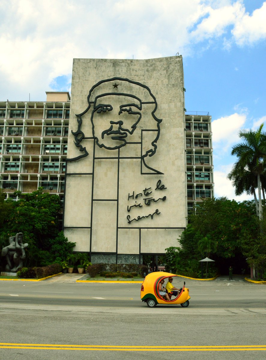 gurcanyurt's tweet photo. Küba - Havana... Coco Taksiler https://t.co/yr9aRK67WS