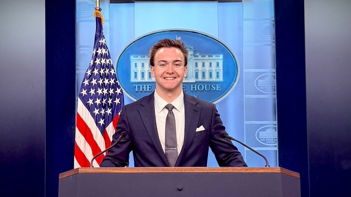 patrickhenrycol's tweet photo. Sophia Koopalethes and Ben Rutten are two of the three PHC students who interned at the White House this summer! Sophia served in the Office of the First Lady, and Ben served in the Office of the Vice President. https://t.co/5zBLn6yB9C