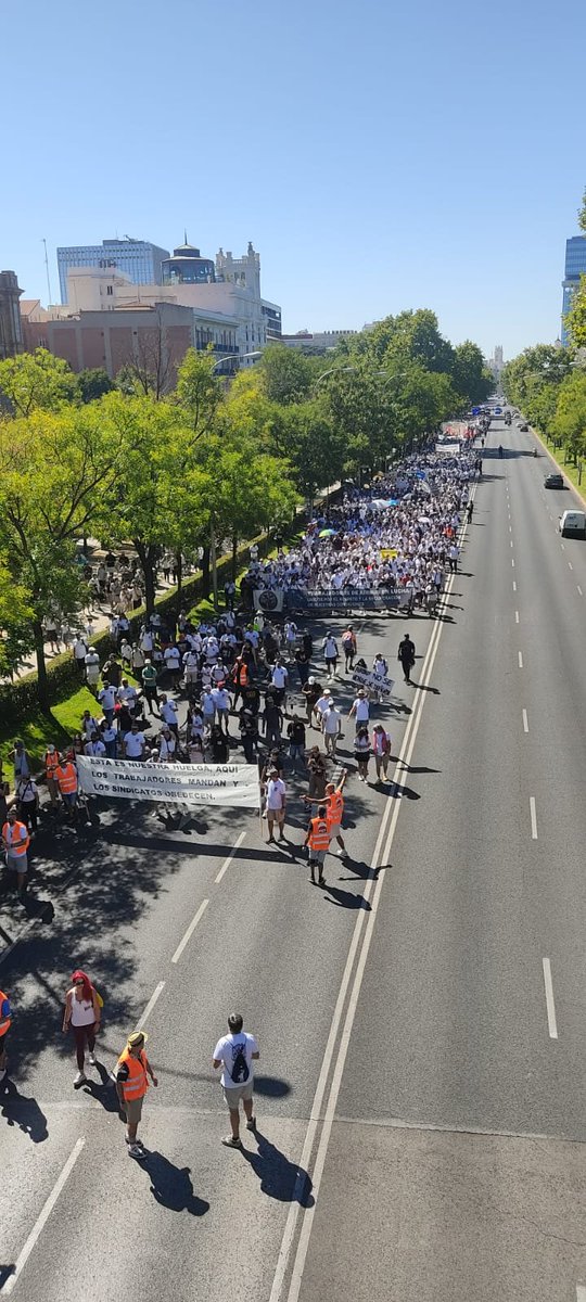 CGTSevilla's tweet photo. #AirbusHuelga "Esta huelga es nuestra, los trabajadores mandan".

Todo el respeto y apoyo desde #CGT https://t.co/9b1CpnCcpl