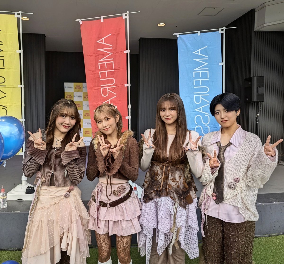 ozaozz's tweet photo. AMEFURASSHIが解散して半年。
早いような、遅いような。
4人共に動いてくれてよかったけど、4人でのパフォーマンスは😿
やはり、4人のパフォーマンスが好き。

#AMEFURASSHI https://t.co/OwXOEsUwgN