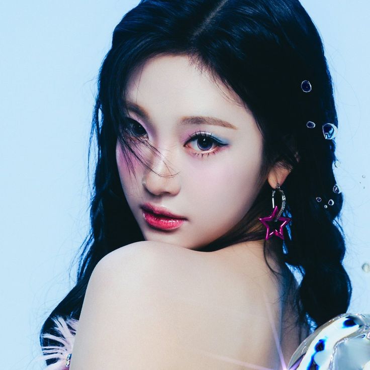 MISSFIT_off's tweet photo. [📷] 
MISSFIT MEMBER #7 
Yinghua 'ONE OFF' Debut Photo 

#DEBUT #PHOTOGRAPHY #GIRLGROUP #FKPOP https://t.co/hPY5duYjc8