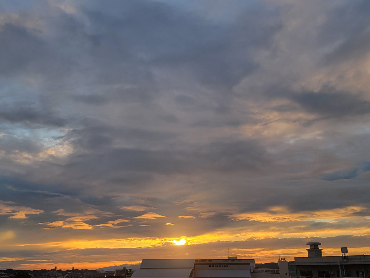 gura_201's tweet photo. その笑顔守られますように　

　　  2026-09-12 夕陽

　　　　　祈り

　良い休日をお過ごし下さい

　　　　ありがとう https://t.co/fCIwTNchpA