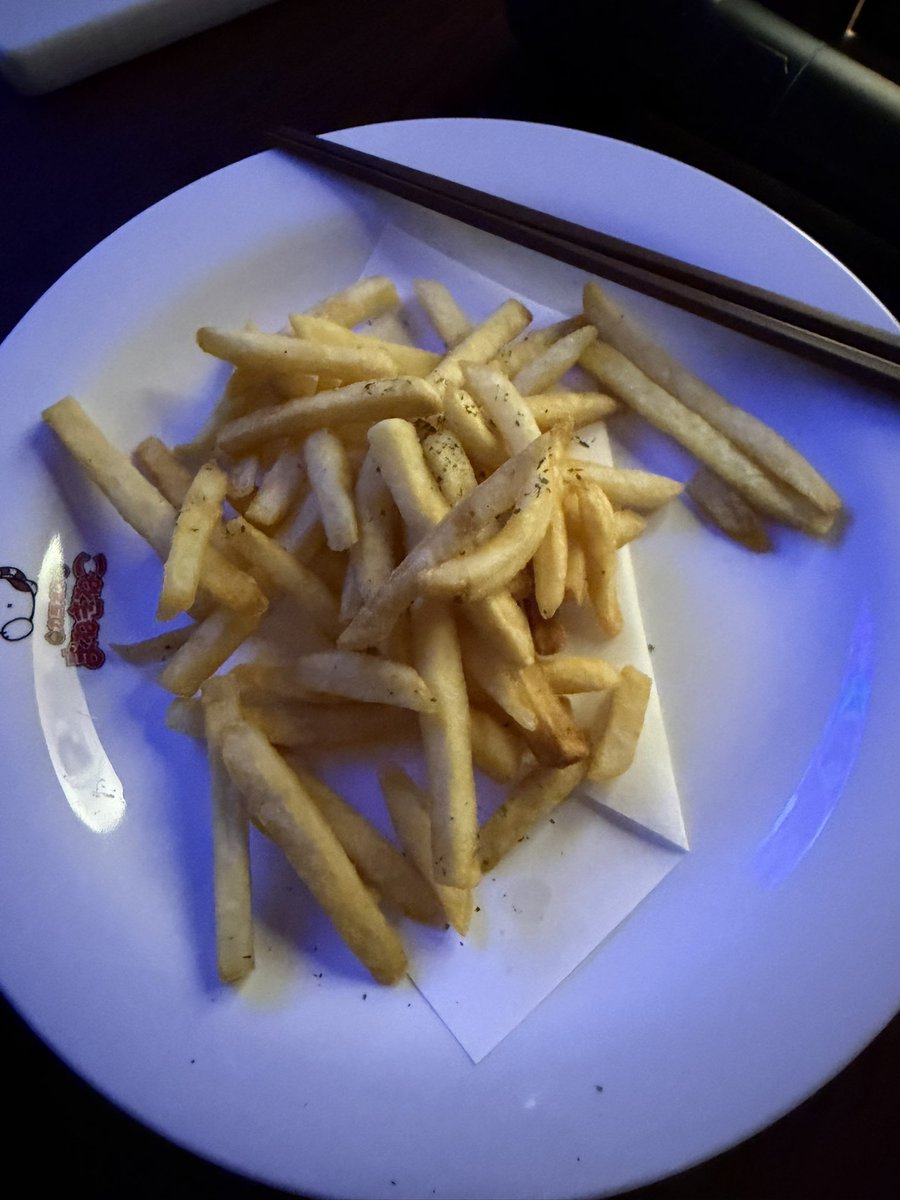 sub__sou__2's tweet photo. 500円でまねきポテト食べ放題なんだけど
全力で元取ったるわ https://t.co/vMFczMORxW