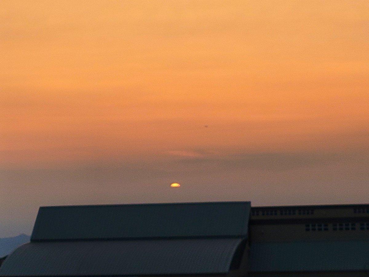 gura_201's tweet photo. その笑顔守られますように　

　　  2026-09-12 夕陽

　　　　　祈り

　良い休日をお過ごし下さい

　　　　ありがとう https://t.co/fCIwTNchpA
