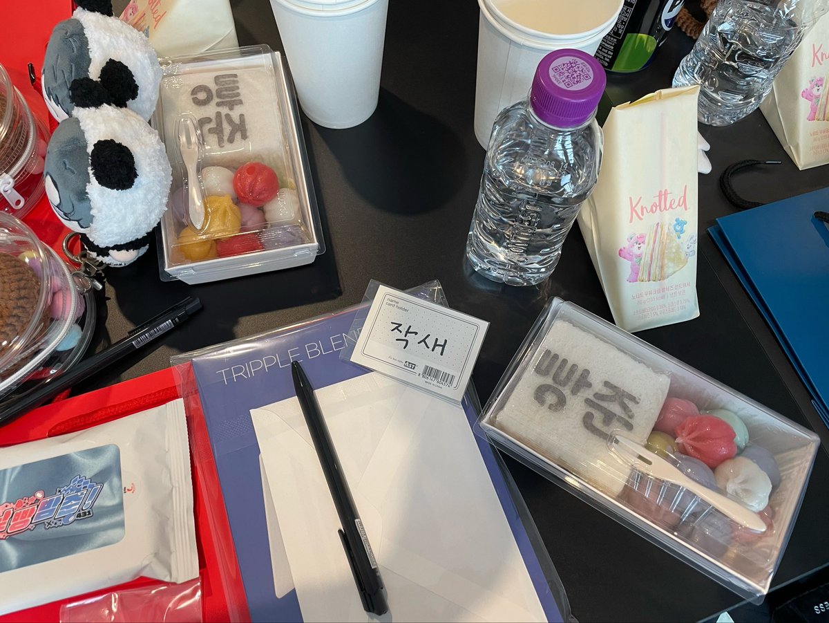 0jaksae's tweet photo. #낮빵밤준 덕톡회다녀왔습니당…❤️💙
행사 다녀올 때면 늘 마음이 좋은게, 얼굴 뵙고 빵준잼얘 실컷 하니까 덕력 충전되는 것 같고 빵준 431년쯤 더 할 수 있을 것 같고 그렇더라구요🥹 너무 재밌게 놀아서 주최 및 스탭님들과 협력진분들께 또 감사하게 된 하루였습니당🥺 앞으로도 다같이 빵준해요💜 https://t.co/VEpHQ0gzwB