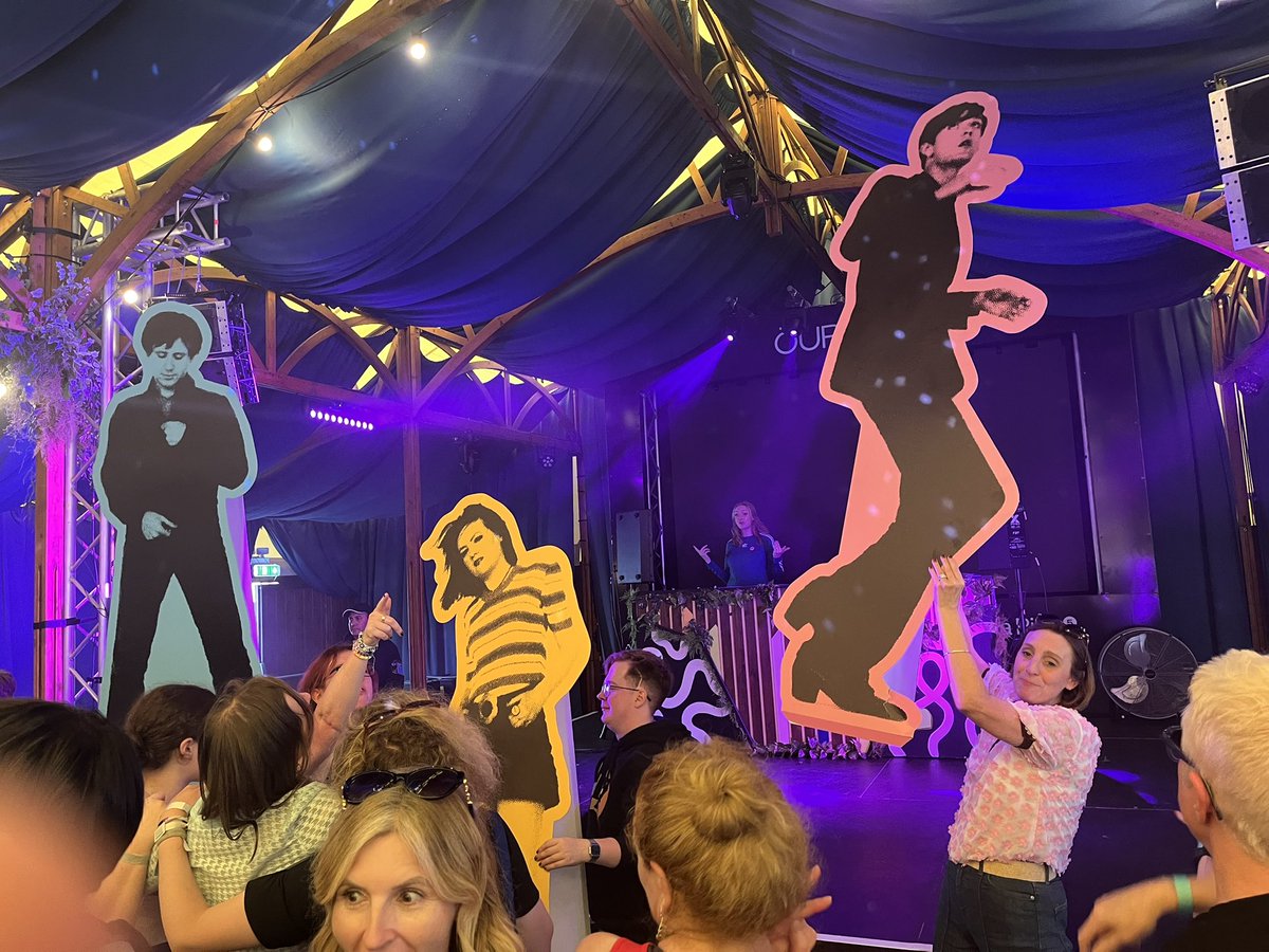 blueroseszine's tweet photo. Thanks to @StarShapedClub for reminding us that we like to dance and drink and screw, like there’s nothing else to do #commonpeople #pulp https://t.co/ckzqjwj5jZ