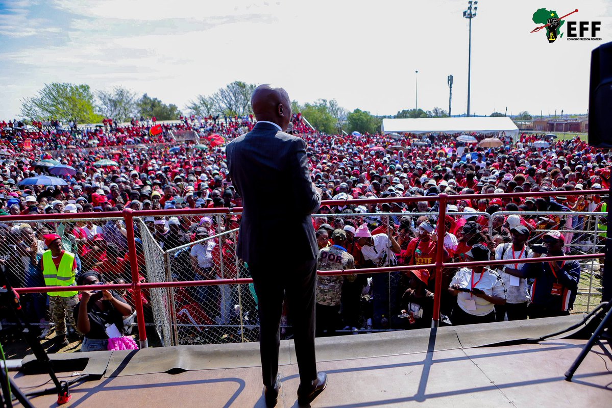 EFFSouthAfrica's tweet photo. President @Julius_S_Malema addressing his 1st rally today in Mangaung, before proceeding to NC.

President told of people of Free State that we will implement consequence management, reestablish effective financial controls and invest in maintaining roads, water, and electricity infrastructure. #VoteEFF2026 #EFFFSManifestoLaunch