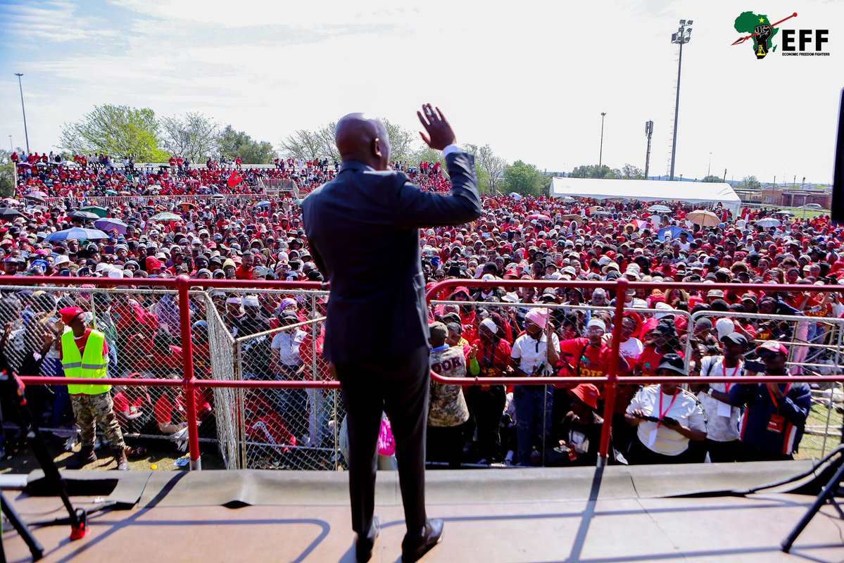 EFFSouthAfrica's tweet photo. President @Julius_S_Malema addressing his 1st rally today in Mangaung, before proceeding to NC.

President told of people of Free State that we will implement consequence management, reestablish effective financial controls and invest in maintaining roads, water, and electricity infrastructure. #VoteEFF2026 #EFFFSManifestoLaunch