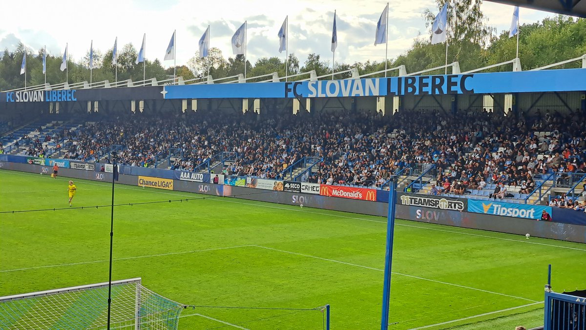 StepanHanus's tweet photo. Dneska budu sebekritický ☝️
Zápas druhého s třetím po vítězném derby 🤷♂️
Atmosféra super, ale i přes max promo online i ve městě nejslabší návštěva z dosavadních 4 utkání sezóny, byť vyšší než loni 🤔
Musíme si v týdnu sednout a zanalyzovat, nenechám to jen tak 📝
#FCSL #LIBMBL https://t.co/fLgHZ8tddV