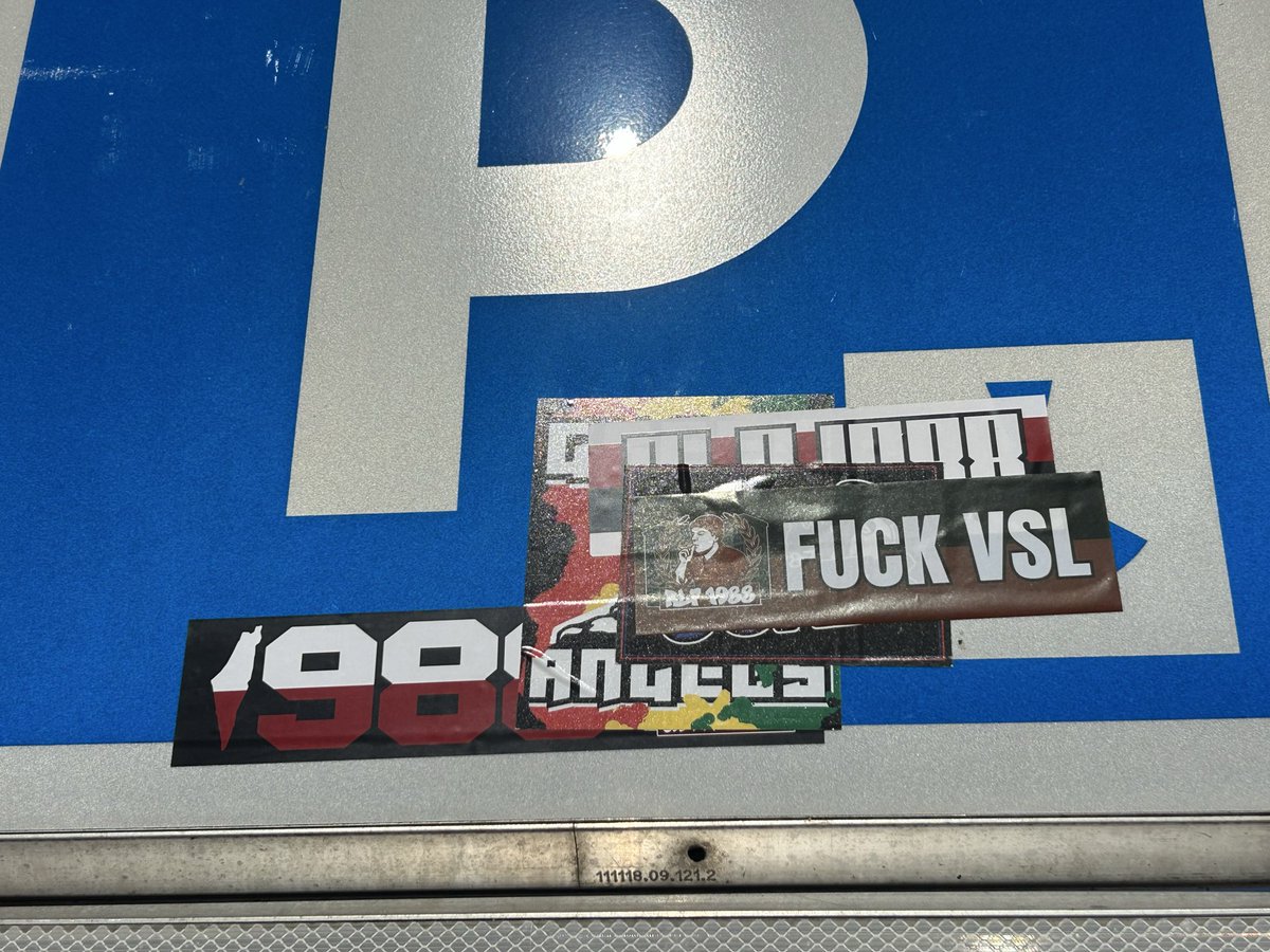 UnJourDeuxStick's tweet photo. Série de sursticks :

Ultras RLP 1988 ❤️🤍 (Olympique de Rillieux) sur Bad Gones 1987 ❤️💙 (@OL) sur Ultras RLP sur Green Angels 1992 (@ASSEofficiel) 💚🤍 sur Ultras RLP 1988.

#ultrasrlp #rlp1988 #bg87 #badgones #ol #ga92 #greenangels https://t.co/DOzbDezHRu