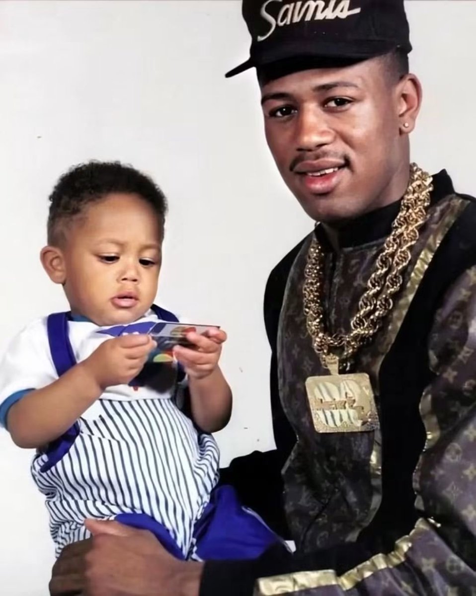 Tosen_Kaname_'s tweet photo. Louis Vuitton outfit similar to Eric B. and Rakim’s iconic Gucci outfits worn on the Follow the Leader (1988) album cover.  

#NOLIMIT
#MASTERP
#DAPPERDAN 
#LOUISVUITTON https://t.co/MimxuCUahX