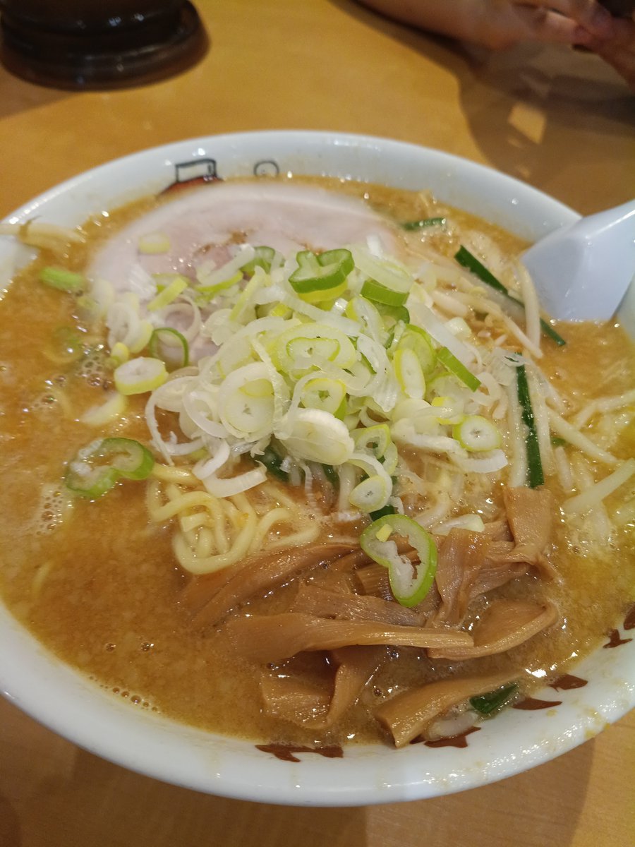 inidsuki's tweet photo. @kou_320i 見た目以上に、さっぱり目ですね、、
美味しかったです。😀

自分のオススメは幕張PA近くの「なりたけ」です。
行かれた事ありますか？
幕張PAいらした時、行きましょう。😀 https://t.co/Aerjwc2qGA
