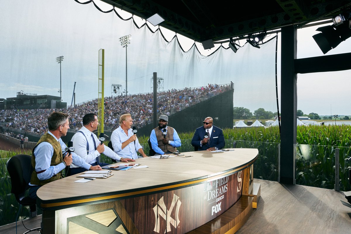 KevinCostne_0's tweet photo. Had a blast with the @MLBONFOX crew. 

@kevinburkhardt, @AROD, @davidortiz,  @TheBigHurt_35—let's do it again this weekend? https://t.co/NnvQdi2qjq