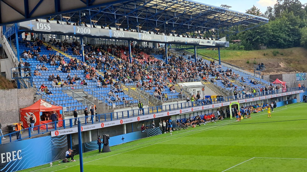 StepanHanus's tweet photo. Dneska budu sebekritický ☝️
Zápas druhého s třetím po vítězném derby 🤷♂️
Atmosféra super, ale i přes max promo online i ve městě nejslabší návštěva z dosavadních 4 utkání sezóny, byť vyšší než loni 🤔
Musíme si v týdnu sednout a zanalyzovat, nenechám to jen tak 📝
#FCSL #LIBMBL https://t.co/fLgHZ8tddV