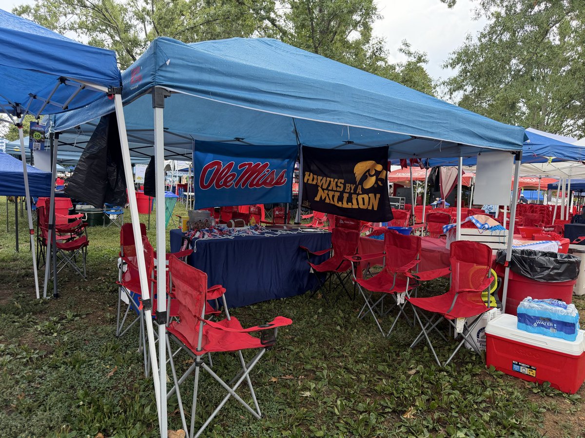 JayHiscocks's tweet photo. Getting set up for our first tailgate in The Grove.  Had to make sure we’re still representing  the Hawks!  #gohawks #hottytoddy #HBAM 
@TylerKluver @WashedUpWalkons @BigTenGrant https://t.co/BfebVVXmFP