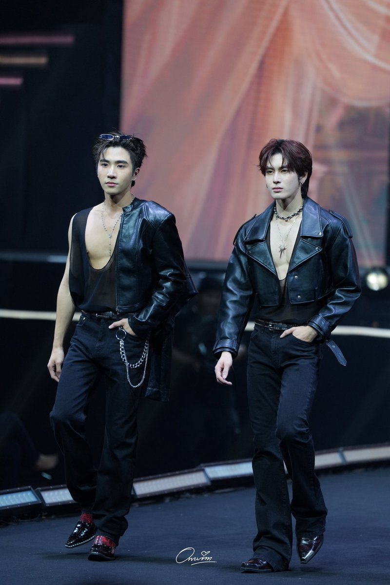 KhinSantaPpe's tweet photo. SO HOT COUPLE

PERTHSANTA AT MCHOICE

#MchoiceMintAwards2026 https://t.co/SnBf4oO9gT