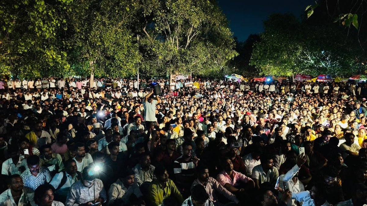 JdZiddan's tweet photo. हम सरकार के विरोधी नहीं, अपनी समस्याओं के समाधान के लिए संघर्षरत हैं।

हमारी मांग सुनिए, पंचायत सहायकों को न्याय दीजिए। 🙏

#पंचायत_सहायक_संघर्ष https://t.co/6ukqMLb8Yl