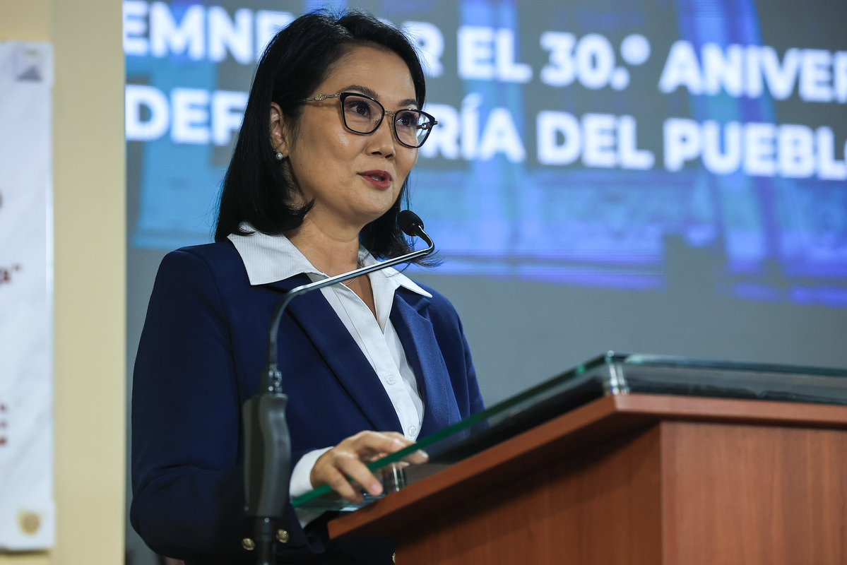 presidenciaperu's tweet photo. La presidenta de la república, Keiko Fujimori, participó en la conmemoración por el 30.º aniversario de la Defensoría del Pueblo, destacando su rol en la protección de los derechos ciudadanos y el fortalecimiento de la democracia.

📱Ver nota de prensa: 

https://t.co/S8Q4BB6VW9 https://t.co/FHwZrYjrRj