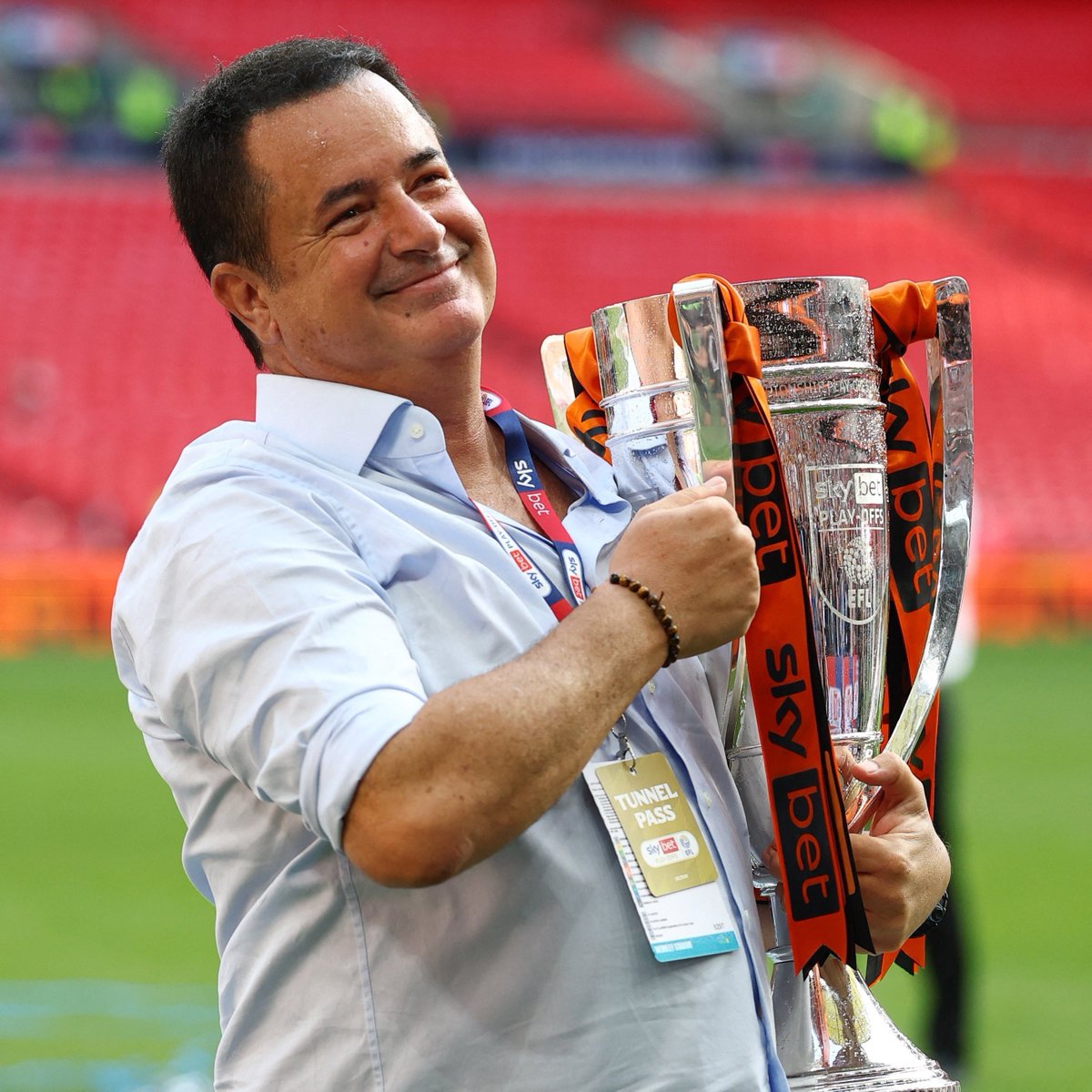 bpthaber's tweet photo. Acun Ilıcalı'nın takımı Hull City, Chelsea ile deplasmanda berabere kaldı.

— Hull City, 4. maçının ardından Premier Lig'de 3. sırada.

— Oynadıkları 4 maçta 2 gol yediler.

— Acun Ilıcalı'nın "bir sağ kanat aldım, inanamazsın" dediği Belloumi, maçta 2 gol attı. https://t.co/MyWrQdcMdz