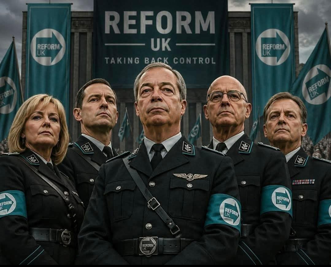 phaid3000's tweet photo. @greghove Buckle up buttercup 💋💋 the #pedolf @POTUS lover @Nigel_Farage the UK 🇬🇧 own @pedophile has been give a 2 year war chest to broadcast his hate on all platforms 🤬🤬🤬
FFS £100M can bus in a hell of alot of black shirts https://t.co/U9vcL9Lugv