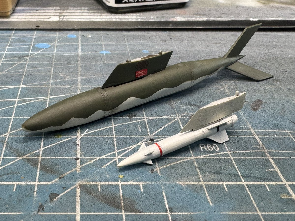 moge691's tweet photo. #エリア88
#サンダーチーフ
#F105D
ここに来て余計な工作。
伸ばしランナーで雰囲気重視😅
で、一晩置いたら、
地面に立たせよう😑
そして、ここに来て、
ミサイルと燃料タンクのパイロン?が
間違ってる事に気づく。
ドンマイ😉 https://t.co/nwQbx9JNbm