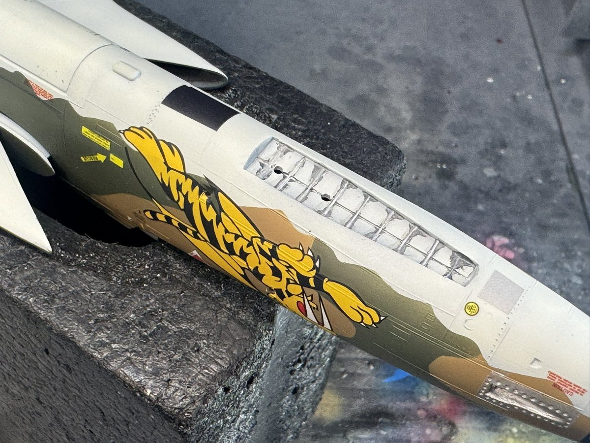 moge691's tweet photo. #エリア88
#サンダーチーフ
#F105D
ここに来て余計な工作。
伸ばしランナーで雰囲気重視😅
で、一晩置いたら、
地面に立たせよう😑
そして、ここに来て、
ミサイルと燃料タンクのパイロン?が
間違ってる事に気づく。
ドンマイ😉 https://t.co/nwQbx9JNbm