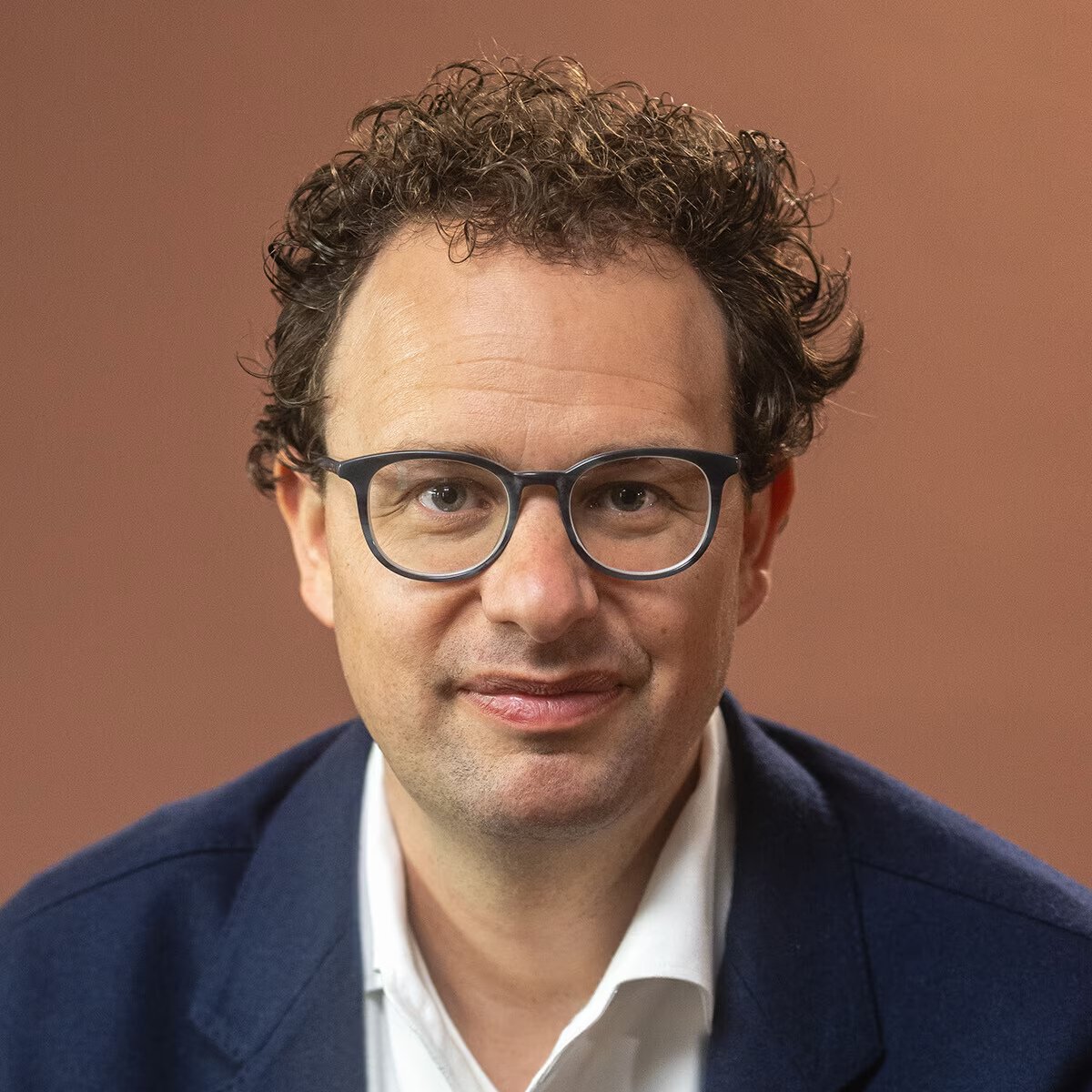 CryptooIndia's tweet photo. JUST IN: Anthropic CEO Dario Amodei urges the AI industry to slow down capability development so safety research can keep up.

Elon Musk backs him, saying, "Dario is right." https://t.co/74ifCYsCNA