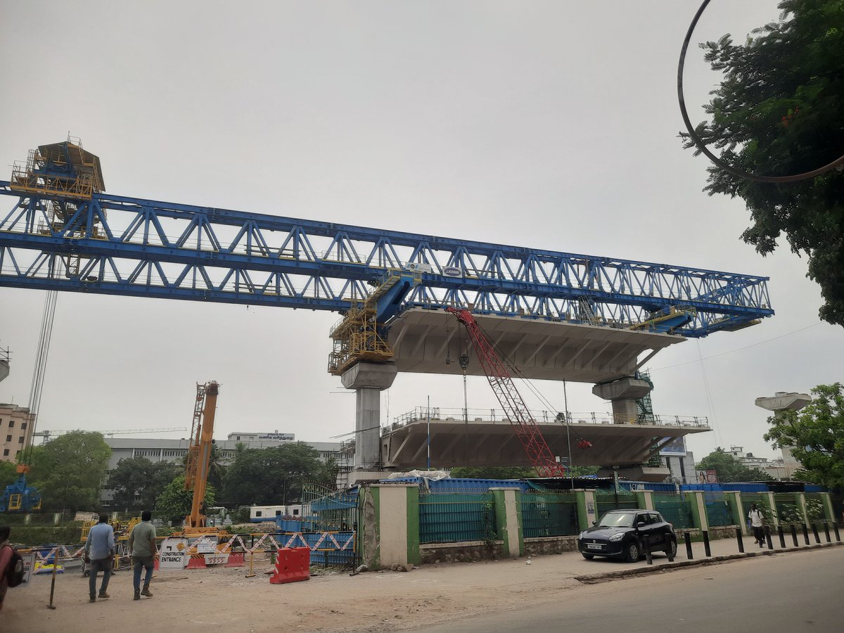 Vigneshvel21's tweet photo. Maduravoyal Double-Decker Project is finally taking shape after decades of political games. 📍 Location: Egmore, Cooum Bank.
Estimated completion by 2030! 🏗️

#Chennai #Maduravoyal #expressway #cooum 
@UpdatesChennai https://t.co/zfvdqxC2r0