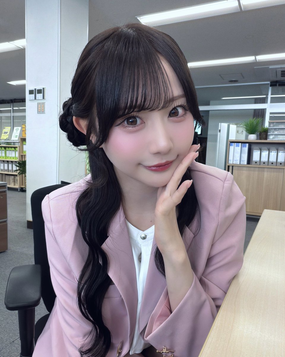 Amu_nonfic's tweet photo. OLあむさんがでてくるMV見てくれた？♡ https://t.co/kWJuNFs5wJ