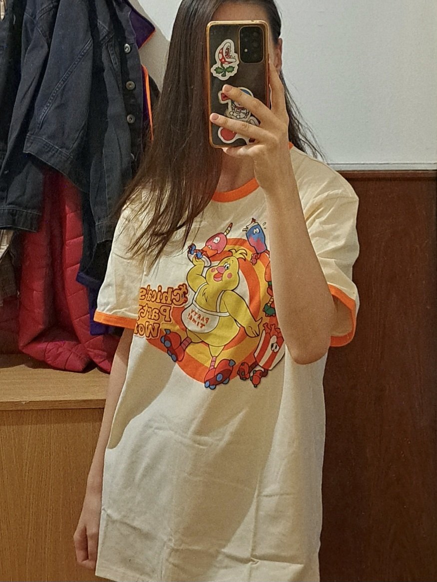nikosnichole's tweet photo. not the pillows but something that'll make my autumn better ahah! I'm so happy with these @hexbrand cuz it's literally the first time I order clothes online and I have no issues!💜 (please excuse, I was so happy with them i didn't iron them first😂) https://t.co/rg45GFIG05