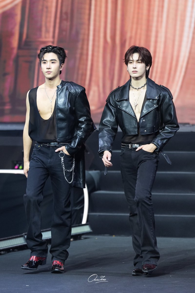 ornvim's tweet photo. เหมาะสม ไม่มีที่ติ 🥰🥰🖤🤍

PERTHSANTA AT MCHOICE

#MchoiceMintAwards2026
#PerthSanta
#PerthTanapon #Santapp https://t.co/XVvoLAqWlS