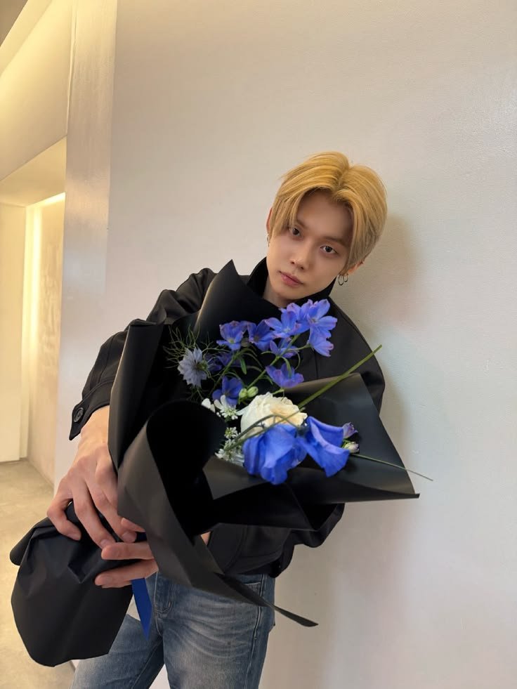YyeonJjun13's tweet photo. To you to you my love my bias my mine🥳💙

#바다를닮은쭈니에게높은가을하늘을
#YouAlwaysShineYeonjun https://t.co/ithcHIku3e