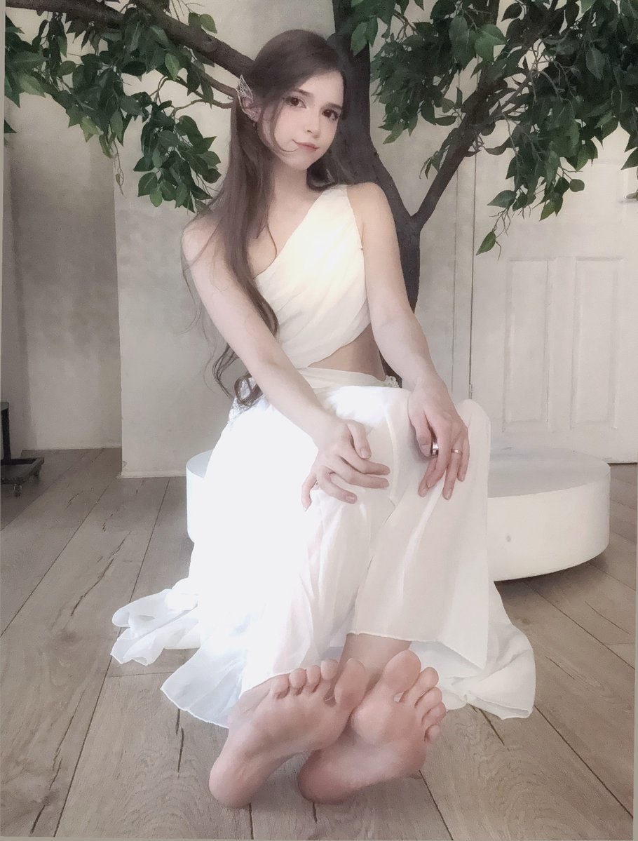 temikmiupurple's tweet photo. soft and barefoot 🤍 https://t.co/xo0xK1wGxF