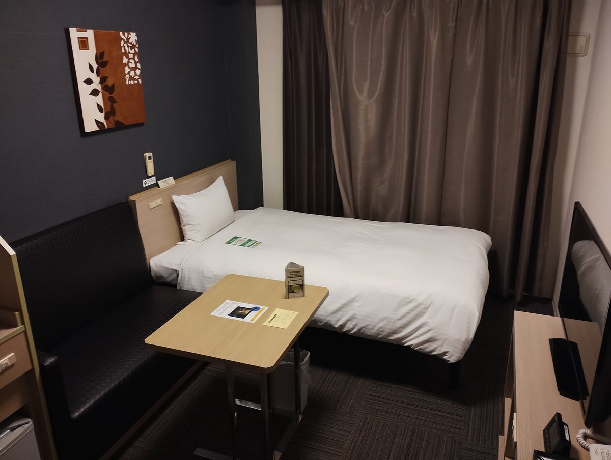 gen_NoFuture's tweet photo. ライブ終わりにしっぽりと飲んだので、宿に移動
そして本日も無事にチェックイン

さあ〆るぞ https://t.co/KBzjM5UR3b