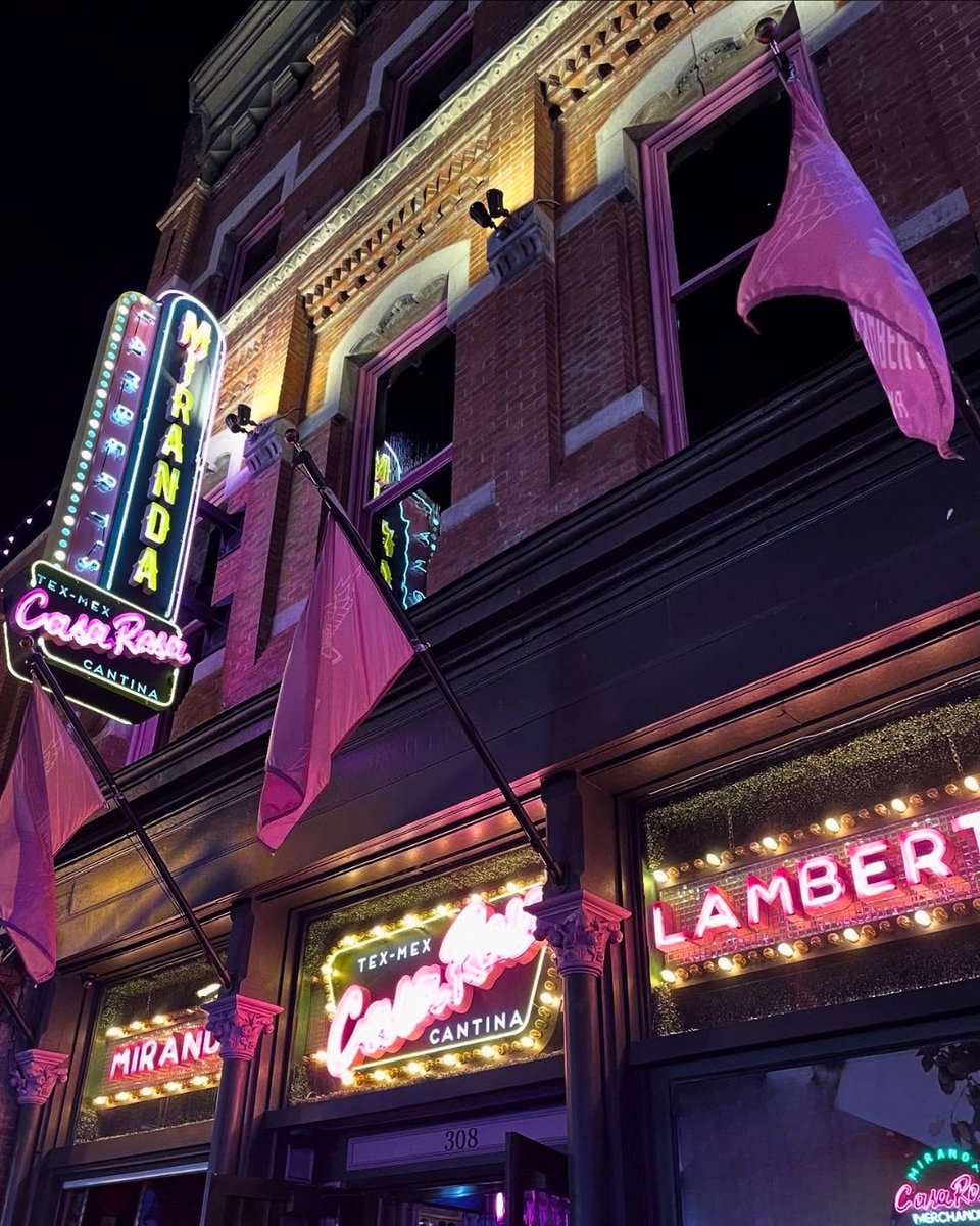 CasaRosaNash's tweet photo. That Saturday night feeling🙌 Meet us under the pink neon lights💕#CasaRosa https://t.co/ohauQtS44j