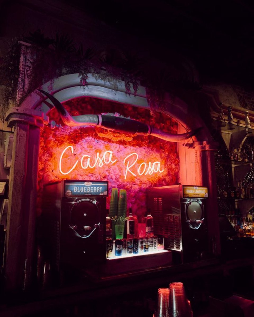 CasaRosaNash's tweet photo. That Saturday night feeling🙌 Meet us under the pink neon lights💕#CasaRosa https://t.co/ohauQtS44j