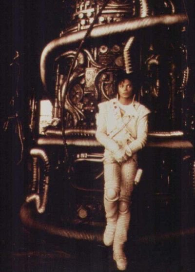 1984grmmys's tweet photo. CAPTAIN EO DAY!!!! https://t.co/RPN9JV5ZrN