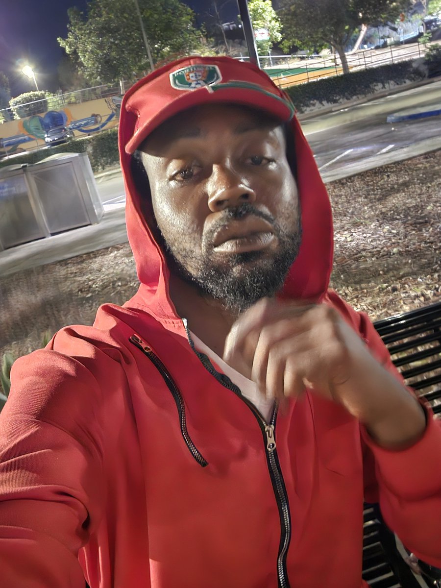 5moke5creen's tweet photo. #wtw #red #sd26vlog #GRINDmodeON #travel #hustle https://t.co/2AuIrzC1OH
