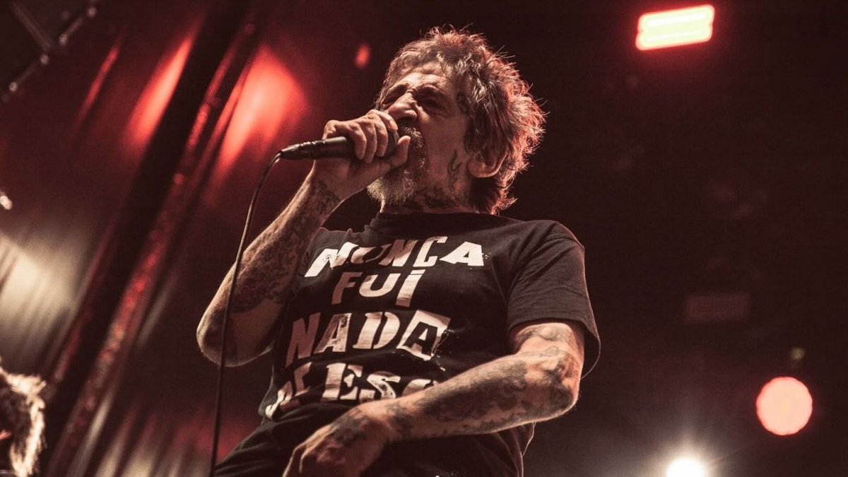 PontevedraViva's tweet photo. 🎸🔗 MÚSICA | Máis de catro décadas de punk e un escenario: Evaristo conquista o @Revenidas https://t.co/j93oiYBpBk https://t.co/hpybMQBJVV