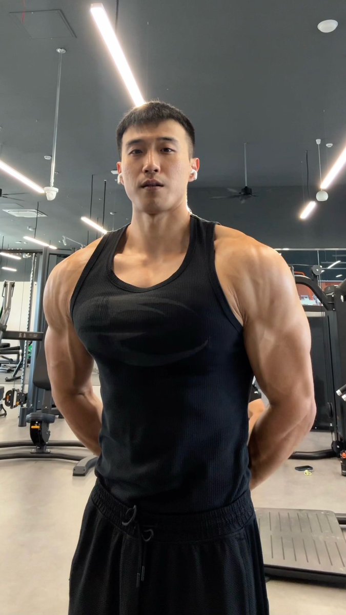 xfdhf1998's tweet photo. 越是高贵，就越是下贱。越体面、越像女神，
骨子里就越渴望被彻底踩进泥里。
好身材、好学历、好工作，
全部都只是为了衬托被当母畜时的反差有多刺激。越是平时端着、越是人前清高，
高贵从来不是挡箭牌，
高贵本身就是最好的调味料——
用来把下贱衬到极致。
#女神 #母狗 #男尊女卑 #母畜 #母猪 https://t.co/v9aLMxLAKA