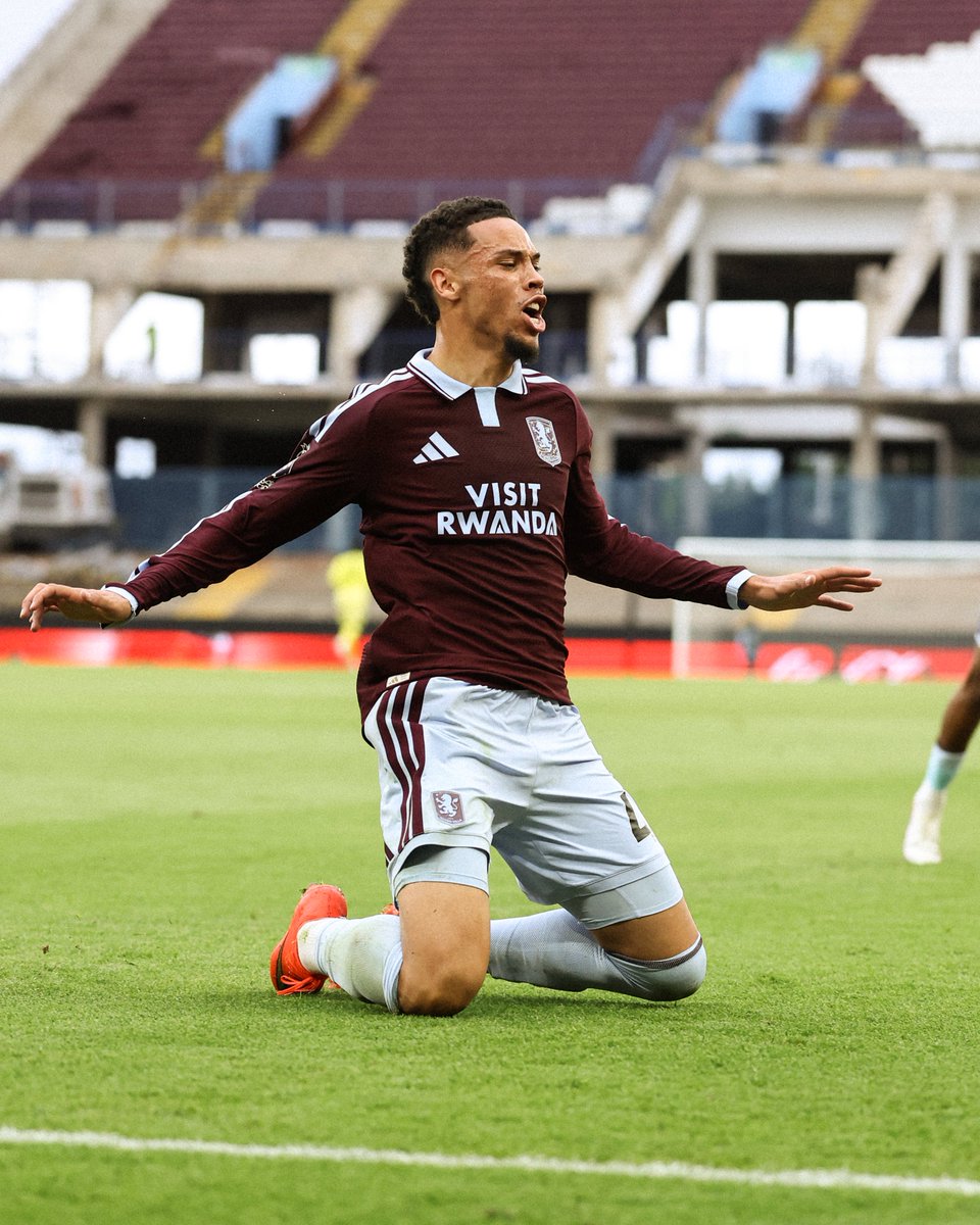 AstonVilla's tweet photo. 🏄‍♂️ https://t.co/YBrU9u6oJV