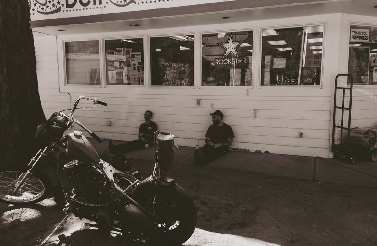 LowbrowCustoms's tweet photo. capturing the life one mile at a time... @straycatstump #livin #choppershit #rideeverywhere #thegoodlife #chopshit https://t.co/CGioEn0chD