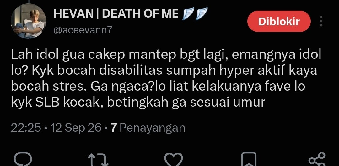 bluegreengalaxy's tweet photo. Sakit hati bgt bias guee di katain beginian, padahal bias die sendiri juga ga sempurnaaa banyak kekurangan!!!! https://t.co/hDLrQ3n9BA