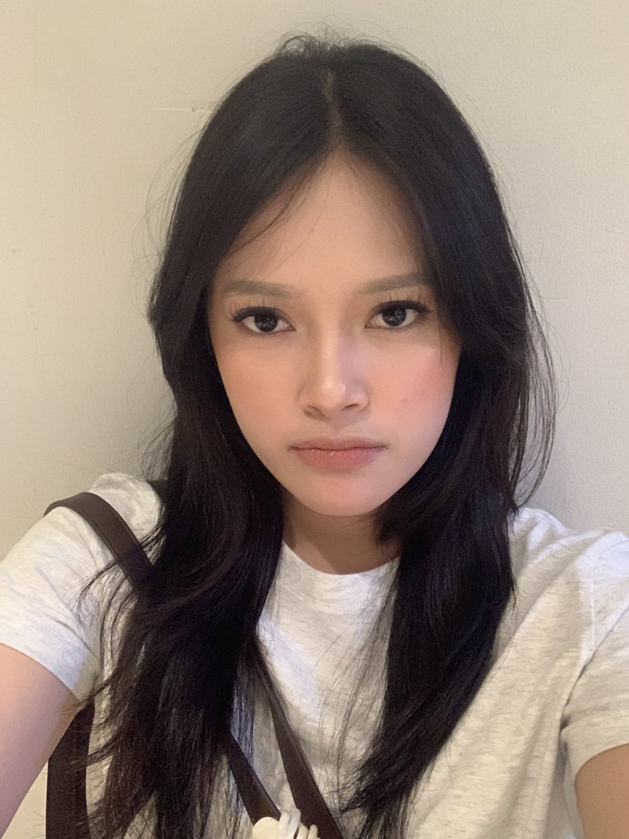 silentbump's tweet photo. [QUEER FRIENDSHIP APPLICATION]

Name: devin
Age: 22
Occupation: surviving 
Zodiac: sagi
Height: travel sized
Hobbies: watching movies, painting, having full conversations with my cats
Fun fact: dubai chewy addict &amp; emotionally invested in zombie movies https://t.co/GgO9KUVEZW