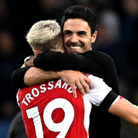 abilasports's tweet photo. 🚨🗣️Mikel Arteta: "Trossard, geçen hafta bizi izlemeye geldi. Soyunma odasında Beşiktaş taraftarının videolarını bize izletti. Mest olduk. Umarım oyuncularımın aklı karışmamıştır."(gülerek) https://t.co/sCJaiN1Tj2